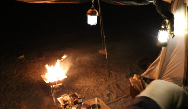 【ベアボーンズリビング】ビーコンライトLED　夜のキャンプ検証レビュー！！