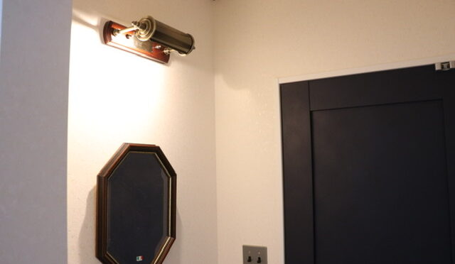我が家のトイレ前の照明＆鏡！ピクチャーライトとビンテージ風イタリア製ミラー